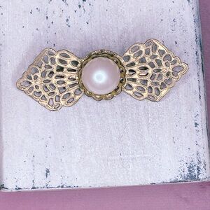 103u. Bronze Vintage Faux Pearl Cream Brooch